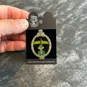 Disney Hitchhiking Ghost Ezra Trading Pin The Haunted Mansion Oval Mirror.